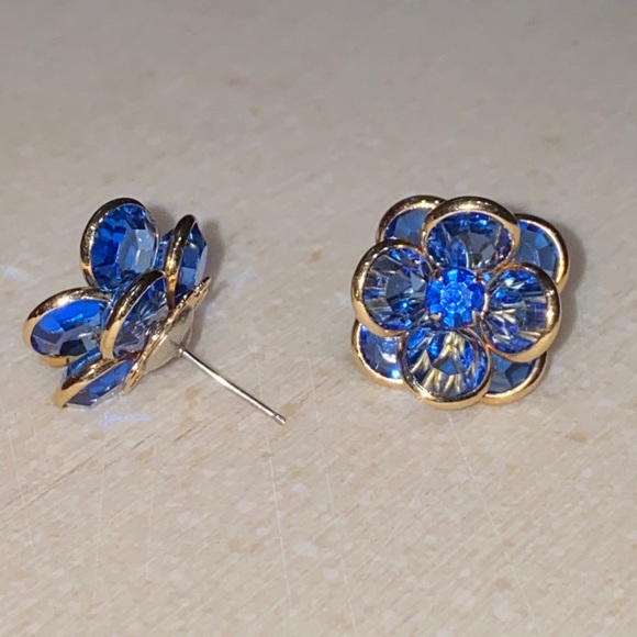VINTAGE Swarovski Blue Crystal Pierced Earrings - Picture 8 of 8